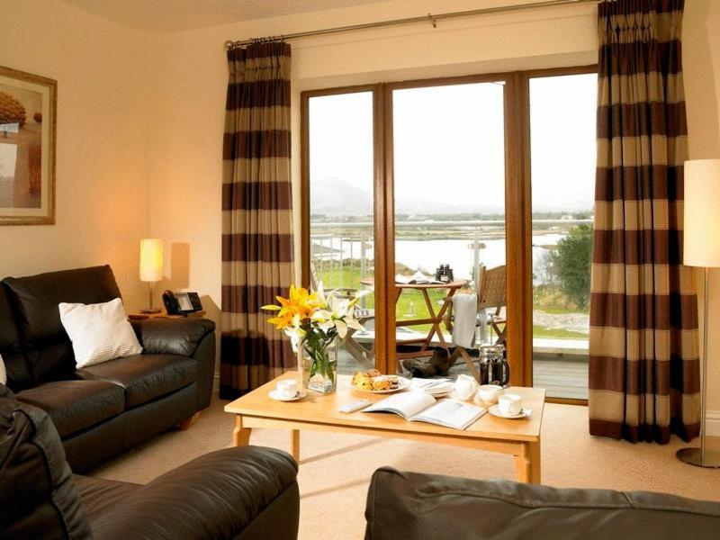 Golden'S Cove Apartments At Sneem Hotel Exterior photo