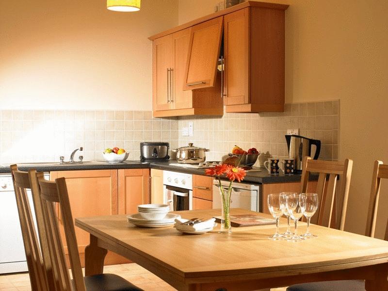Golden'S Cove Apartments At Sneem Hotel Room photo
